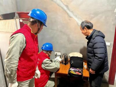 武当山供电所：绷紧“安全弦” 入户“送平安”