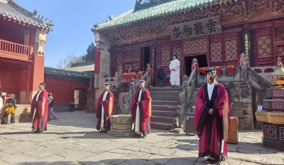 武当山正月初四人气飙升  景区开启“人从众”模式