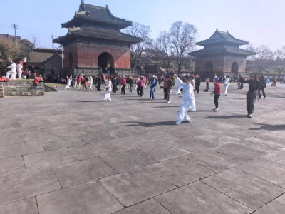 百名职工疗养团成员来武当山疗休养