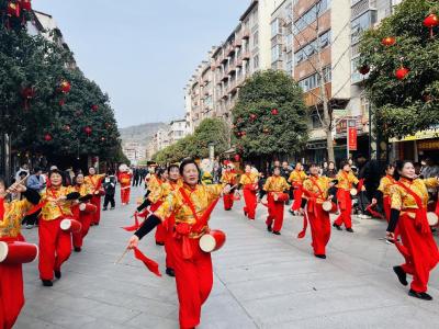 武当山举行元宵节庙会暨民俗巡街展演活动