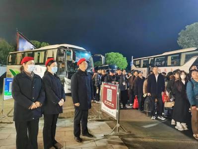 5000人！武当山迎来2026年首批特大祈福游团队