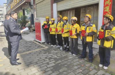 武当山：外卖配送员变身食品安全“移动监督员”