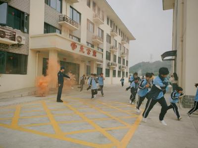 武当山：消防知识进武校 实战演练提能力