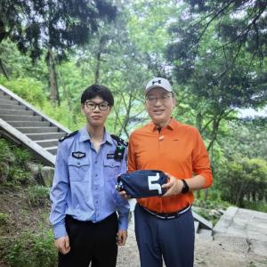 香港游客丢包求助 武当民警快速寻回