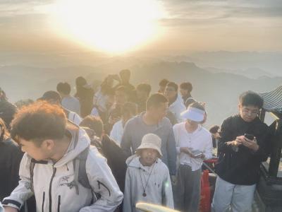 “五一”假期第三天｜武当山人气不减 文旅热度持续升温