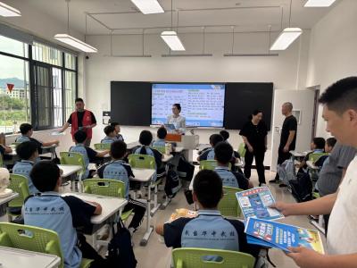 武当山十字岭社区：安全宣传进校园 护航青春助成长