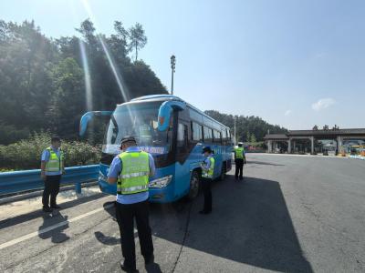 武当山严查非法营运净化景区客运市场