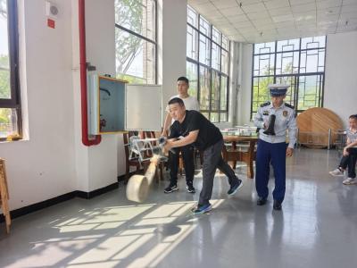 武当山消防救援大队深入企业开展消防培训