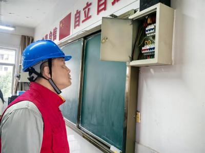 武当山供电所：提前为考点“体检” 做好电力“护考人”