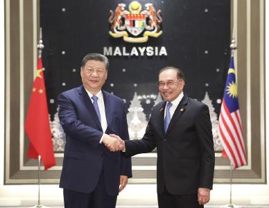 习近平同马来西亚总理安瓦尔举行会谈
