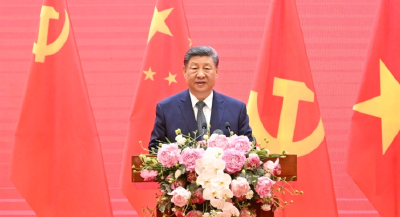 习近平同越共中央总书记苏林、越南国家主席梁强共同会见中越人民大联欢活动代表