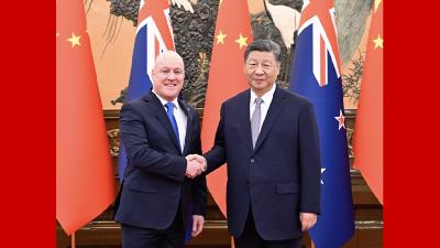 习近平会见新西兰总理拉克森