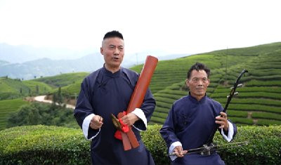 鹤峰：渔鼓声声传廉音