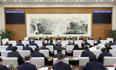 省委常委会树立和践行正确政绩观学习教育读书班举行集体交流研讨 王忠林主持并讲话 李殿勋孙伟出席