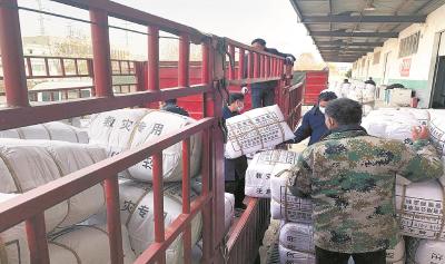 武汉已发放棉衣棉被1.3万件 确保今年洪涝受灾群众温暖过冬