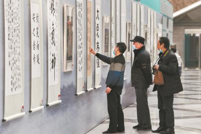 “同心抗疫”书画摄影展在武汉举办