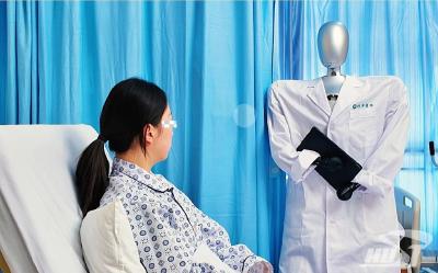 华科大“神农-术问”人形机器人重塑围术期访视新范式