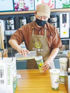 返乡创业|利用本土茶叶和鲜果创立茶饮品牌 长阳返乡夫妻把奶茶店开到乡镇