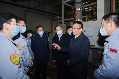 黄伟周先鹏等为东风商用车新春开工加油鼓劲！