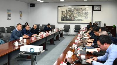 杨青调研东风商用车技术中心