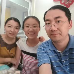 书香浸润好家风——记公司2022年度好家风家庭 房丽/王磊家庭