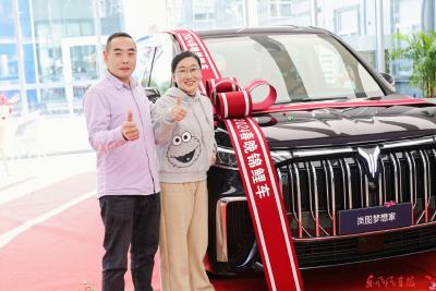 岚图“春晚锦鲤车”首位车主来了