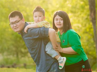 幸福生活彼此成就——记公司好家风家庭、东风设备制造有限公司“李宝轩、曾晨家庭”