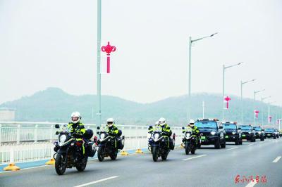 东风汽车温暖护航回家路
