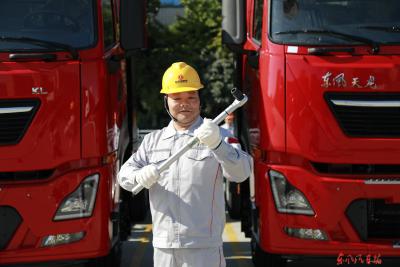 将班组拧成一股绳——记公司2024年度劳模、东风商用车整车工厂装配五车间四班班长刘金龙