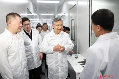 湖北省长李殿勋调研东风汽车新能源产业