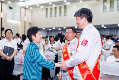 让劳模精神熠熠生辉——公司全国劳模先进事迹巡回报告会侧记
