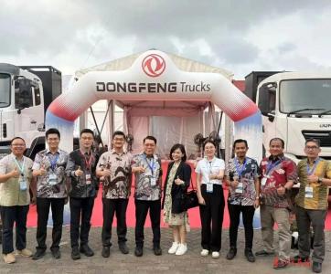 东风商用车新品亮相印尼国际煤炭及能源工业博览会