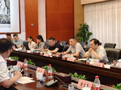 高校与企业产教融合暨创新工作室学习参观活动在东风汽车举行