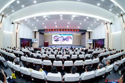 公司全国劳模先进事迹报告会举行
