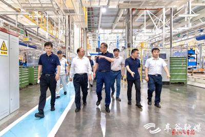 武汉市委常委、武汉经开区工委书记刘子清调研岚图云峰工厂