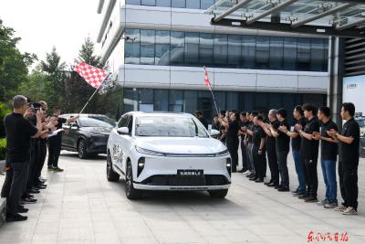 东风L8全场景体验万里行发车