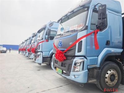 东风柳汽批量交付乘龙大电量牵引车