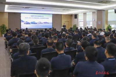 岚图汽车、神龙汽车举行高级管理人员任期聘任签约仪式