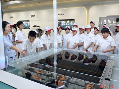 东风润苗行动2025年科创夏令营在汉开营