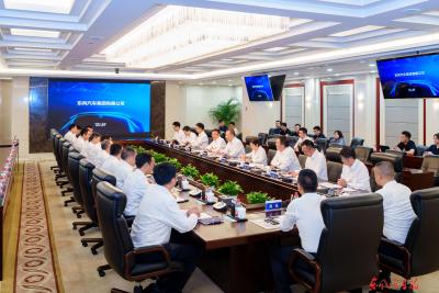 东风汽车与武汉理工大学开展合作交流