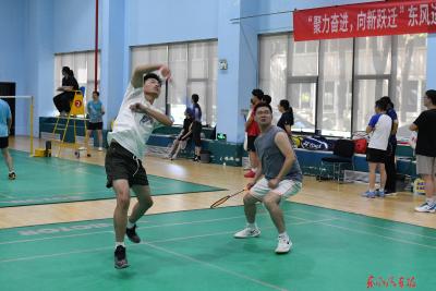 东风进出口公司第十二届“和谐杯”羽毛球赛举行