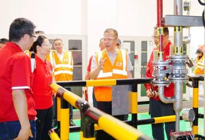 杨青在公司襄阳基地开展调研和安全检查时强调：守牢安全生产底线 全力以赴抓好营销