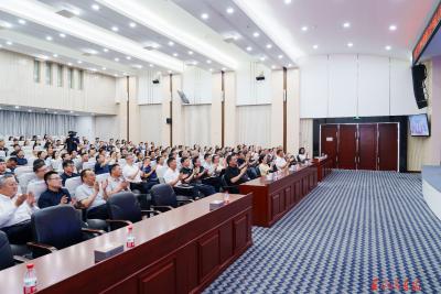 东风汽车集中收看纪念中国人民抗日战争暨世界反法西斯战争胜利80周年大会