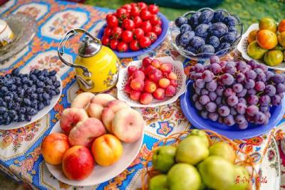 架起岚图用户与柯坪农户的桥梁：岚图汽车依托品牌与用户优势切实援疆助农