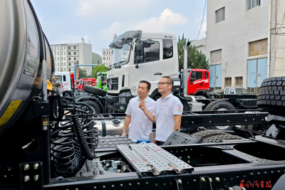 青年大V带卡友“云”探车
