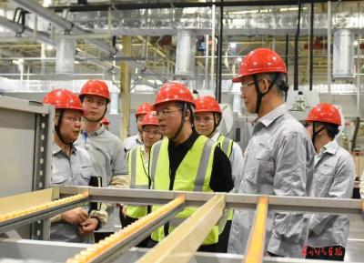 黄勇在公司武汉基地开展安全检查