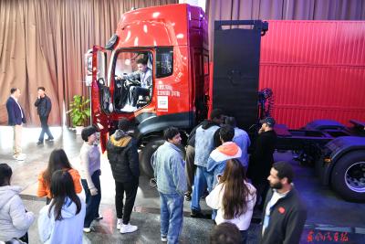 海外留学生走进东风汽车