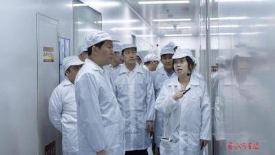 冯长军在东风固态电池万家湖园区调研时强调：深入学习贯彻党的二十届四中全会精神 抢占固态电池技术制高点 塑造差异化优势