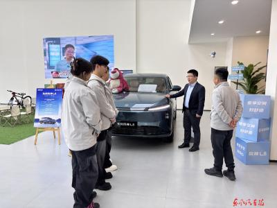 西北风沙里，跑出“跨界销冠”——记东风风神西北大区总监胡鹏飞