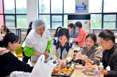 东康食堂变身“快乐烘焙站”